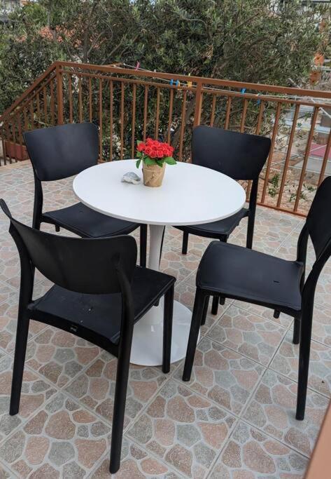 Zeezicht Appartement 50M From Beach Срима Екстер'єр фото