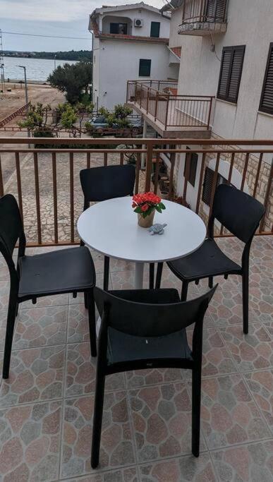 Zeezicht Appartement 50M From Beach Срима Екстер'єр фото